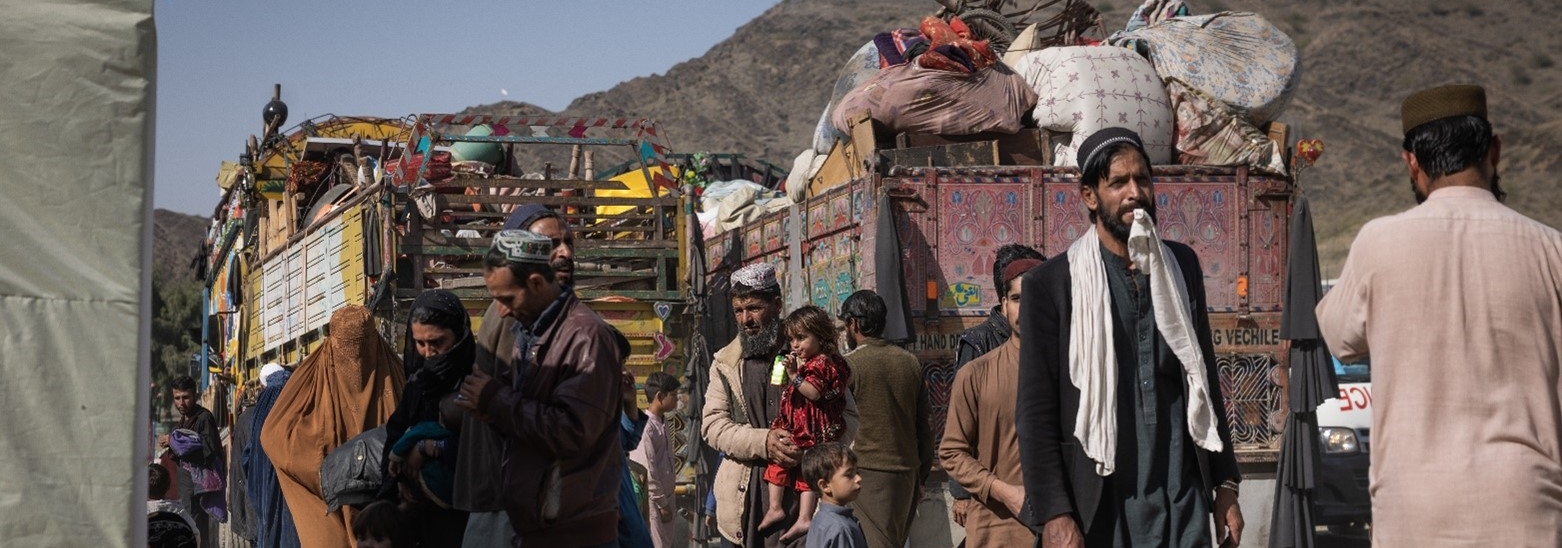 Afghan returnees in Torkham following the Government of Pakistan’s announcement of the ‘Illegal Foreigners Deportation Plan’. © Léo Torréton / IOM 2023